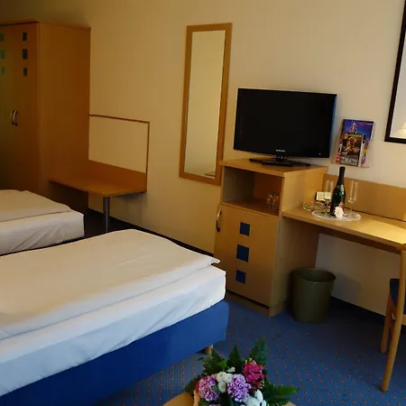Yors Hotel 3*