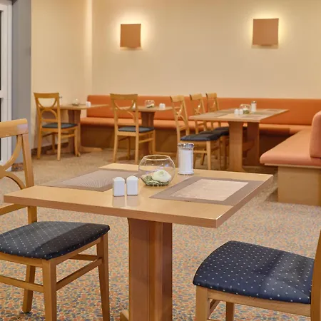 Yors Hotel 3*