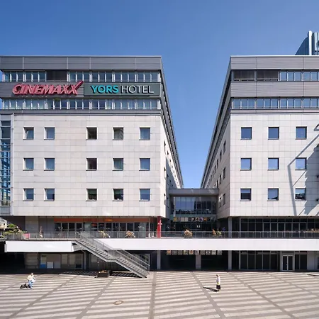 Yors מלון